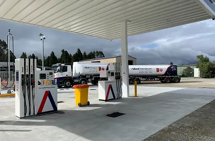 Internal fuel tank cleaning